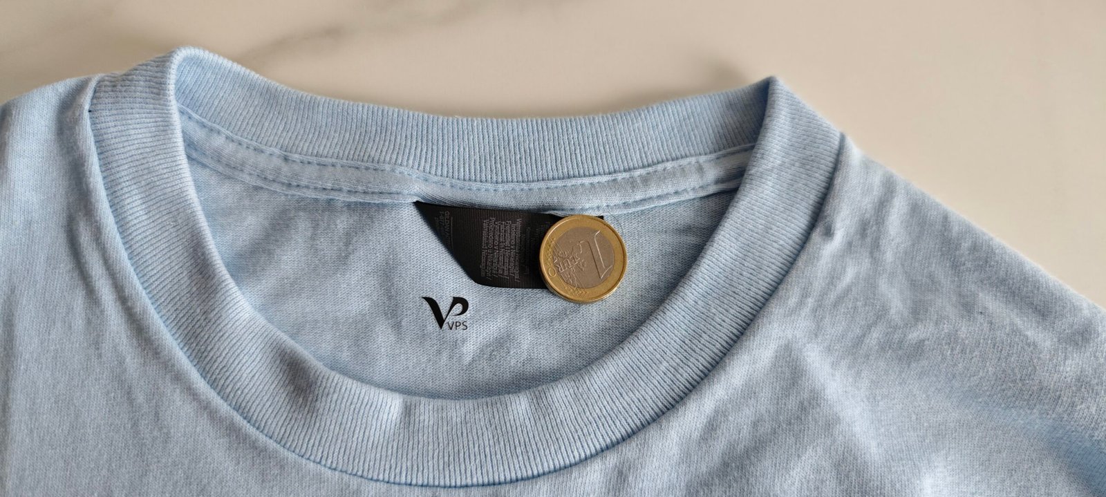 Heavy quality neck details